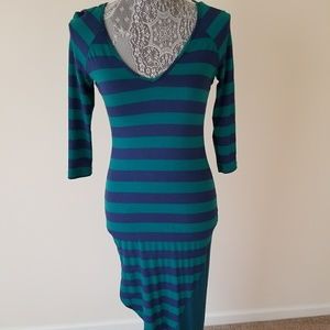 BEBE fitted Striped 3/4 Sleeves V Neck